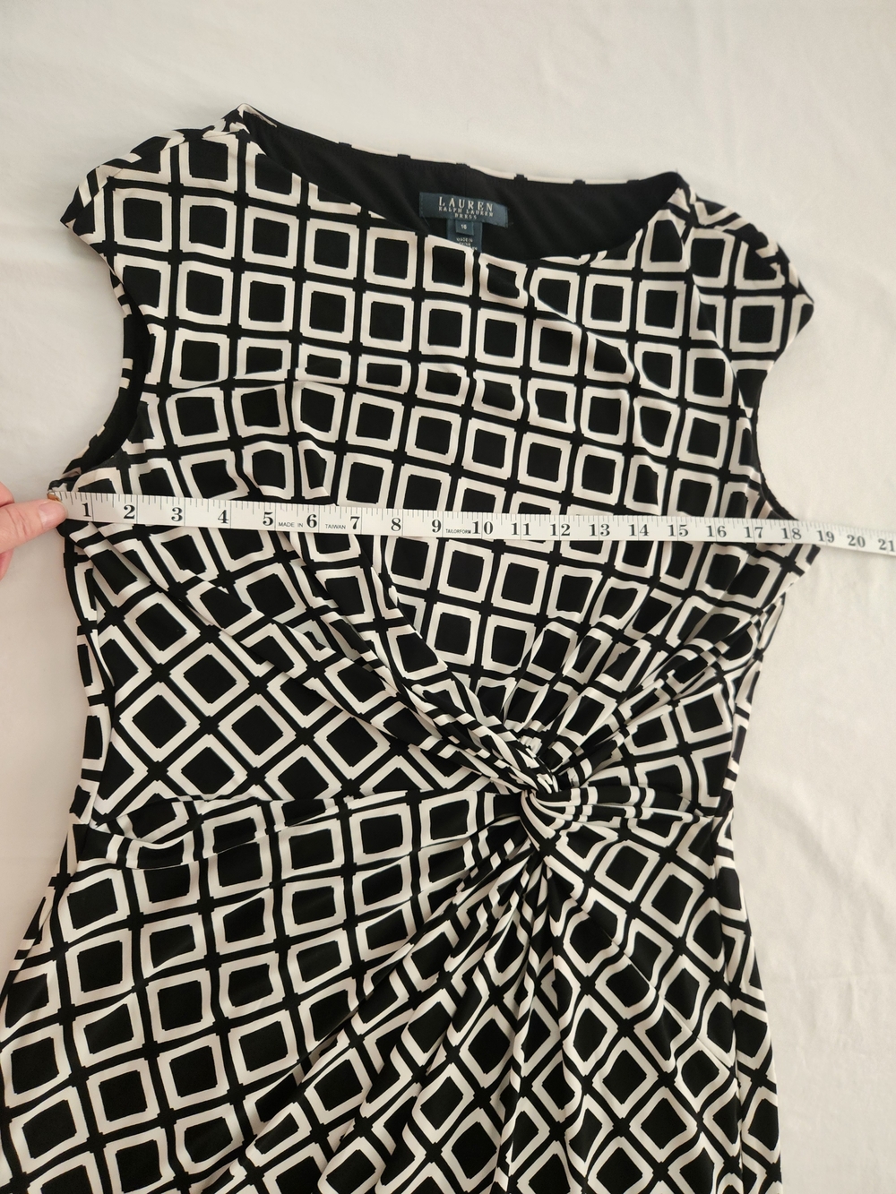Lauren Ralph Lauren Black White Geometric Twist Front Dress Size 16 - Picture 4 of 10